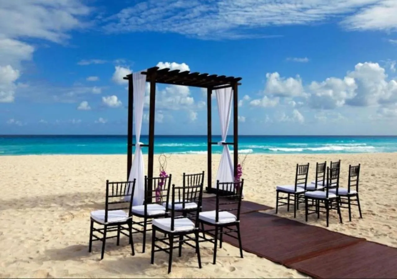 Enjoy The Cancun Area With The Family In This Family Friend 2Bd Resort Condo With Amenities 0*,  Messico